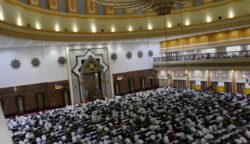 Jamaah Tarawih Islamic Center NTB