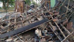Rumah ambruk bencana gempa bumi di Lombok Timur, Nusa Tenggara Barat
