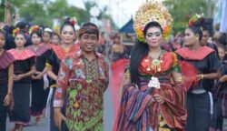 Lalu Kedim Marzuki Yahya, S. Pd.I saat mengikuti festival Bau Nyale di Praya