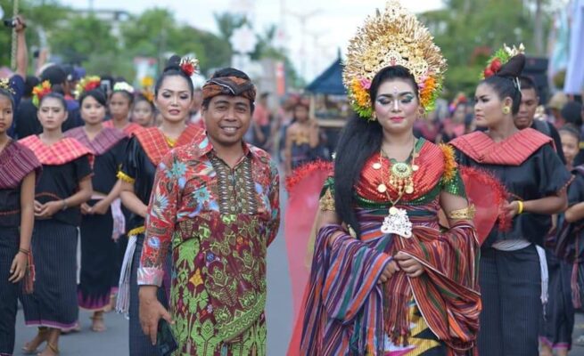 Lalu Kedim Marzuki Yahya, S. Pd.I saat mengikuti festival Bau Nyale di Praya