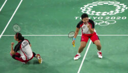 Pasangan Indonesia, Greysia Polii / Apriyani Rahayu berhasil mengalahkan wakil China, Chen Qing Chen / Jia Yi Fan pada pertandingan final ganda putri Olimpiade Tokyo 2020 yang berlangsung di Musashino Forest Plaza Court 1, Senin (02/08/2021) siang WIB. Foto: Bola.COM