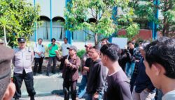 Aksi Geruduk kantor Dinas Pendidikan dan Kebudayaan (Dikbud) NTB