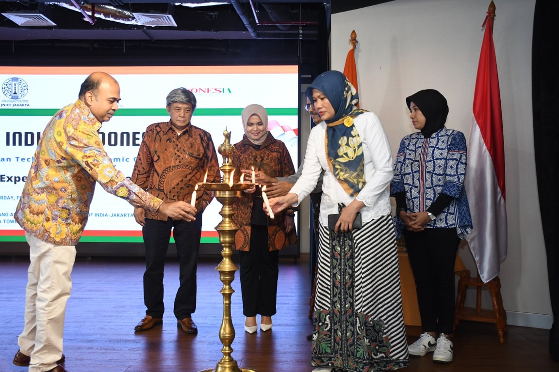 Penyalaan lilin pada Perayaan Hari ITEC Jakarta, 24 Februari 2025 