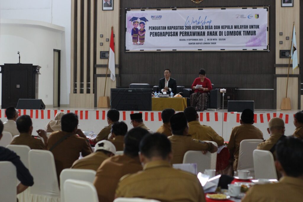 Keterangan FOTO : Sekda Lotim HM Juaini Taofik membuka workshop pencegahan pernikahan anak, di Ballroom kantor Bupati. Selasa (9/9)
